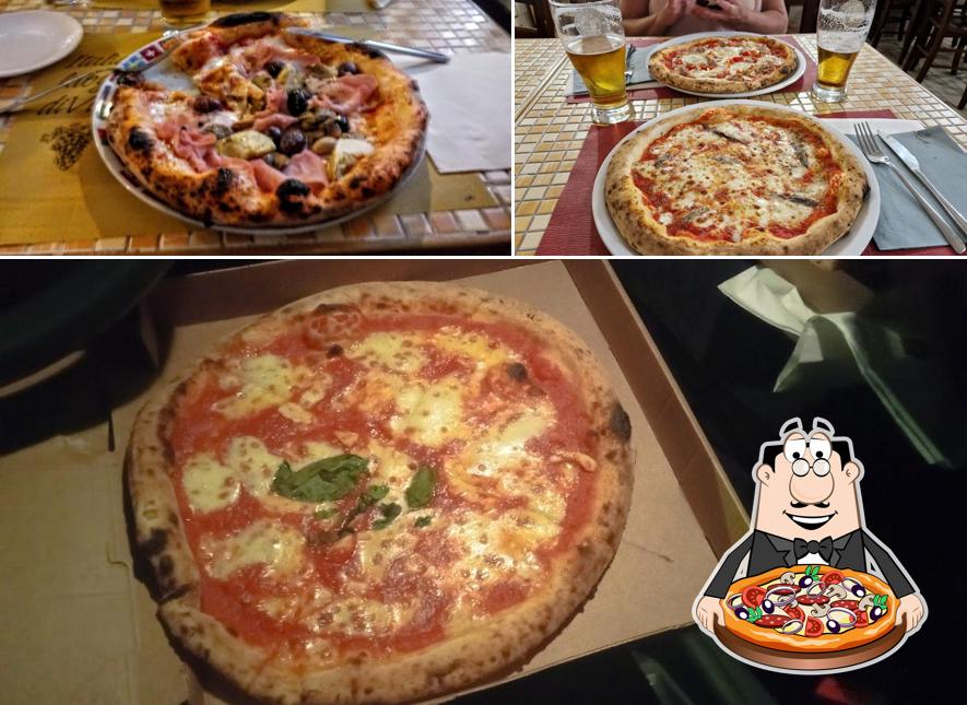 Ordina una pizza a Pizzeria Trattoria L'Oro di Napoli