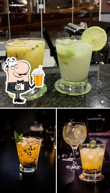 SKINAS BAR FM