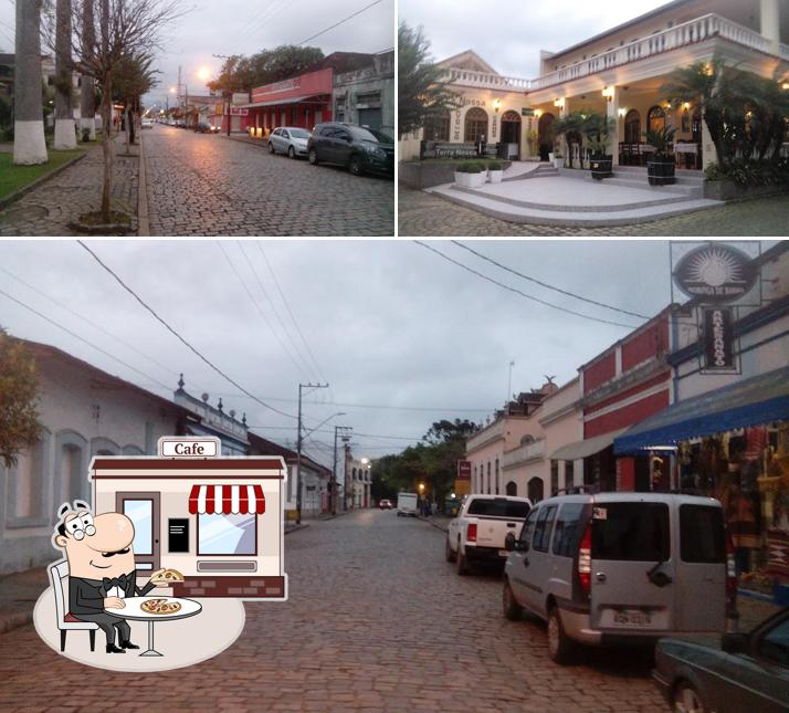 Veja o exterior do Walter's Pizzas