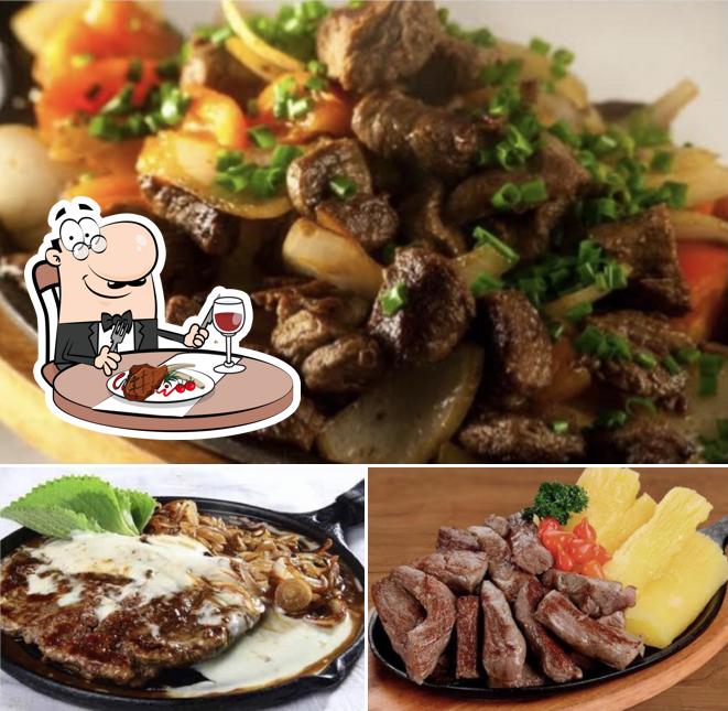 Pick meat meals at Barroco pub e Restaurante