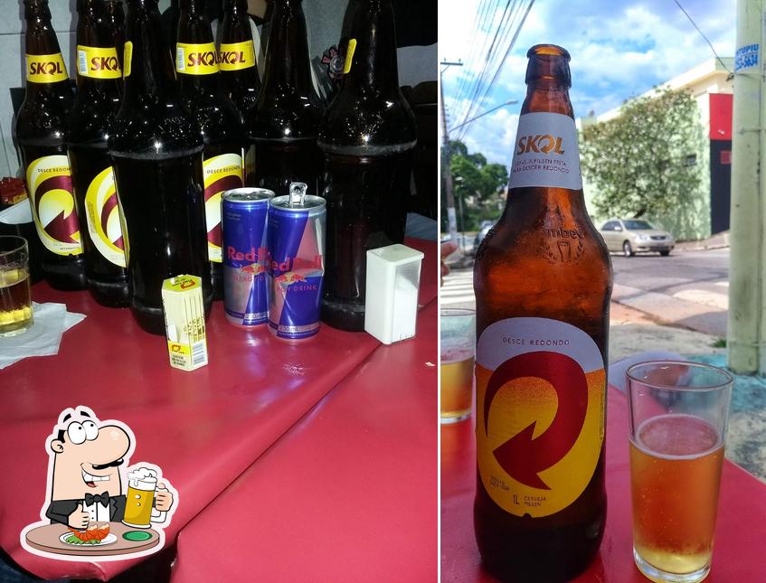 Desfute uma tulipa de cerveja leve ou escura