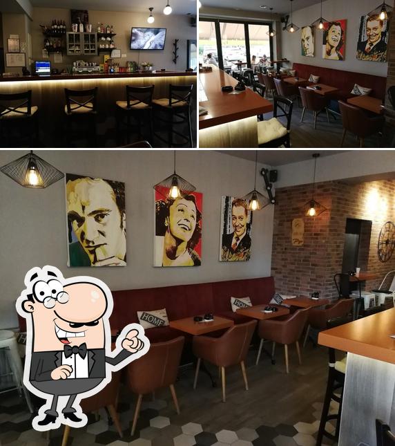 Siediti a un tavolo di Caffe Bar PP