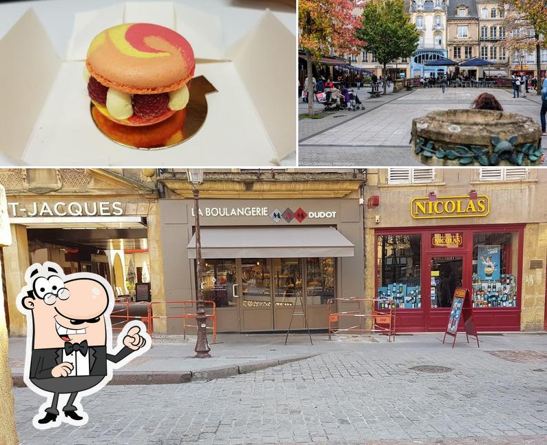 Las imágenes de exterior y los ciudadanos en La Boulangerie M&M DUDOT
