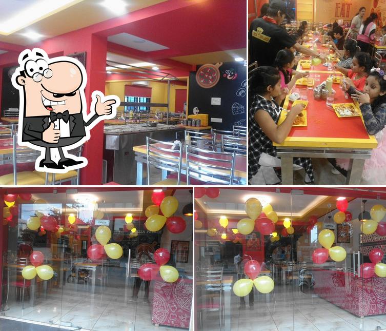 Look at this picture of Pizza Palace,Nana Mauva Road