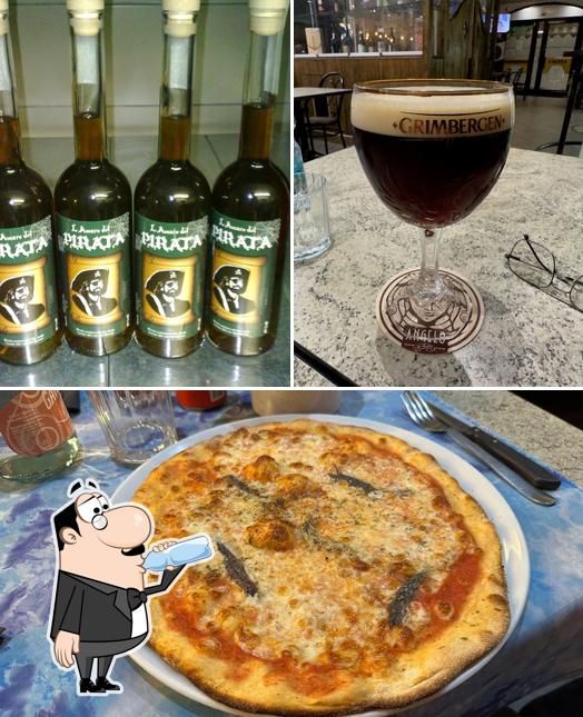 La foto della bevanda e pizza di Il Pirata - Ristorante, Pizzeria E Gelateria Artigianale