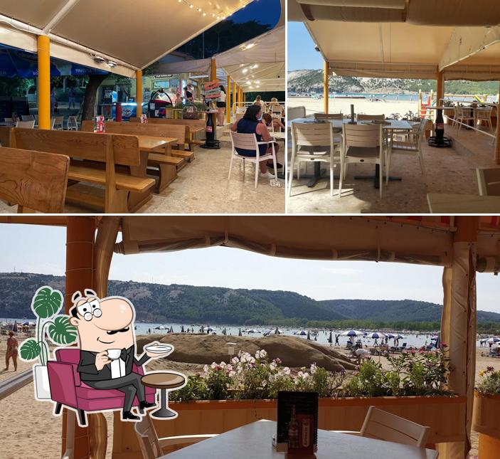 Gli interni di Beach & food bar Porto