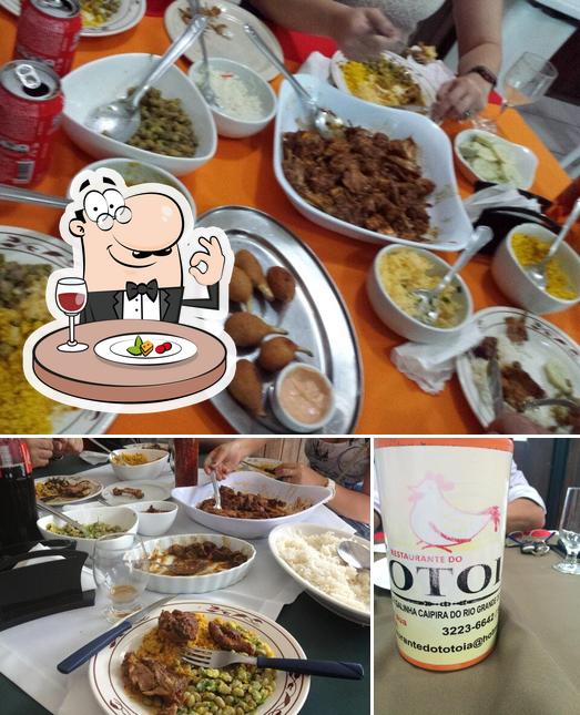Dê uma olhada a ilustração apresentando comida e bebida a Totóia