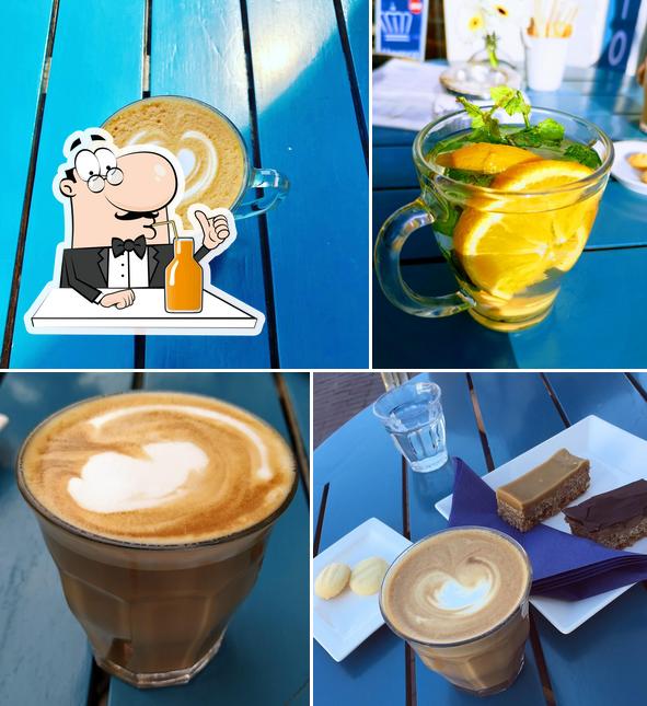 Disfrutra de una bebida en Blue Zone Espresso Best Coffee Zandvoort