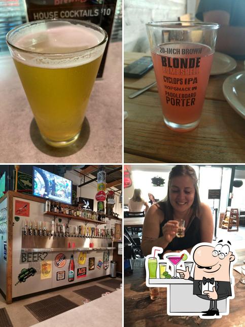 Las fotografías de barra de bar y bebida en FlyBoy Brewery & Pub