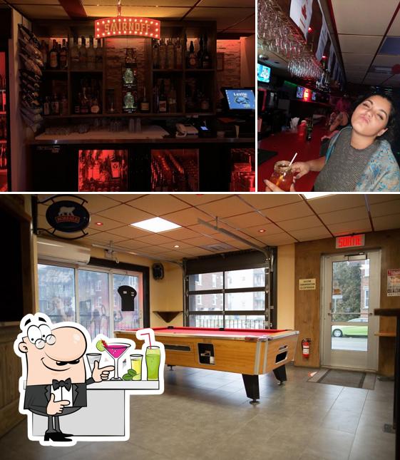 Voici l’image représentant la comptoir de bar et intérieur sur Red Lounge 2.0