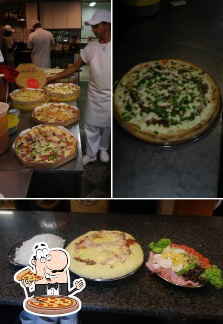 Escolha pizza no Calábria Pizzas e Massas