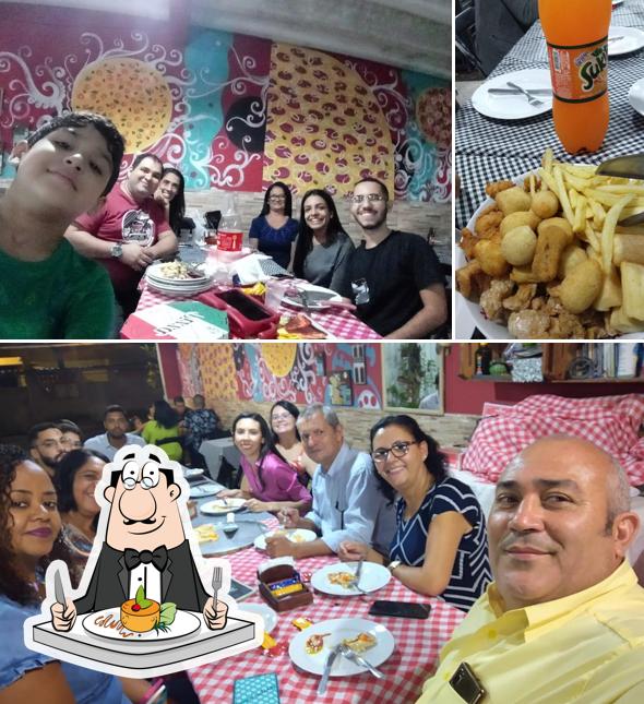 A imagem da comida e mesa de jantar a Kasa Nostra