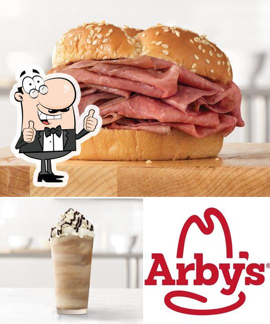 Взгляните на фото фастфуда "Arby's"