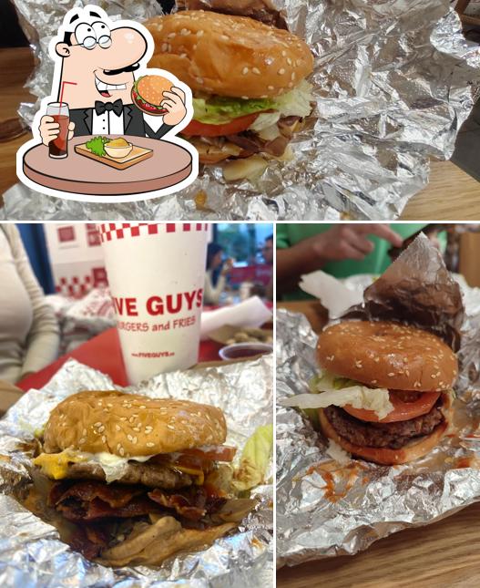 Las hamburguesas de Five Guys Getafe The Style Outlets gustan a distintos paladares