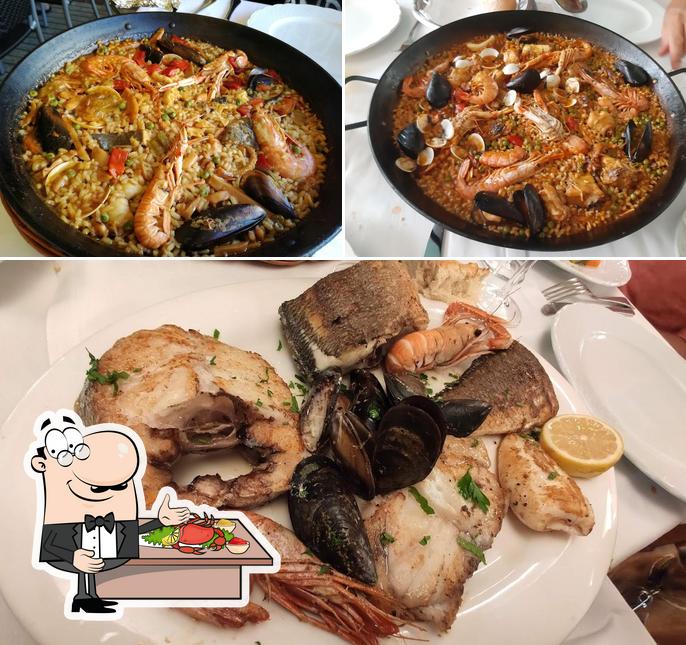 Get seafood at Restaurant Feliu