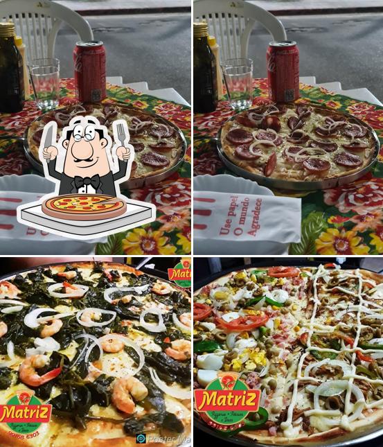 Get pizza at Matriz Pizzaria & Doces e Petiscos