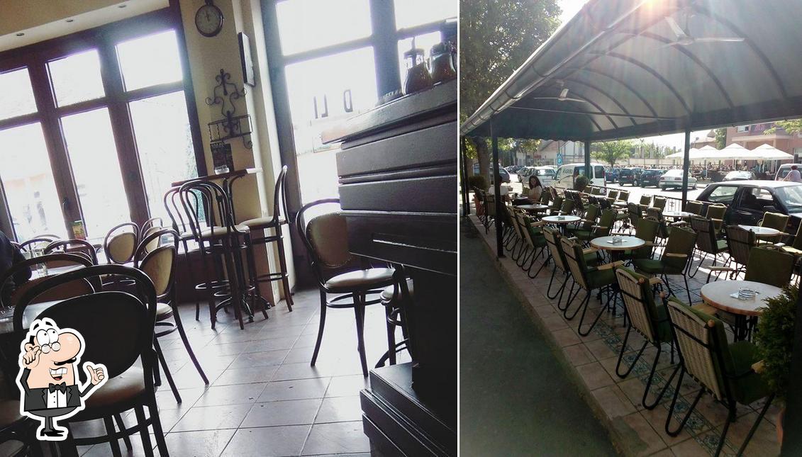 Installez-vous à l'une des tables de Café Dali