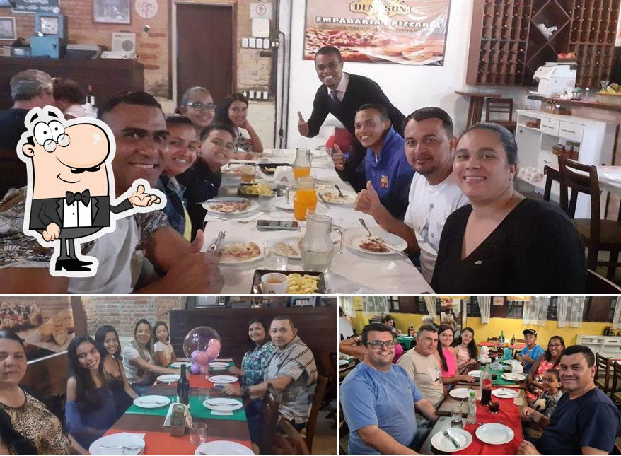 O interior do Denilson Empadaria e Pizzaria