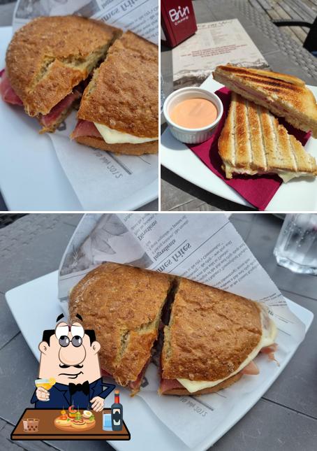 Bestellt ein Sandwich bei Sky Cafè