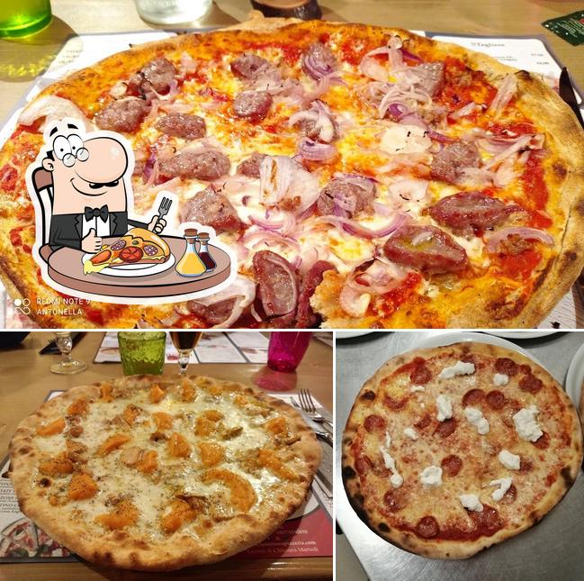 Probiert eine Pizza bei Pizzeria "Luna Rossa"