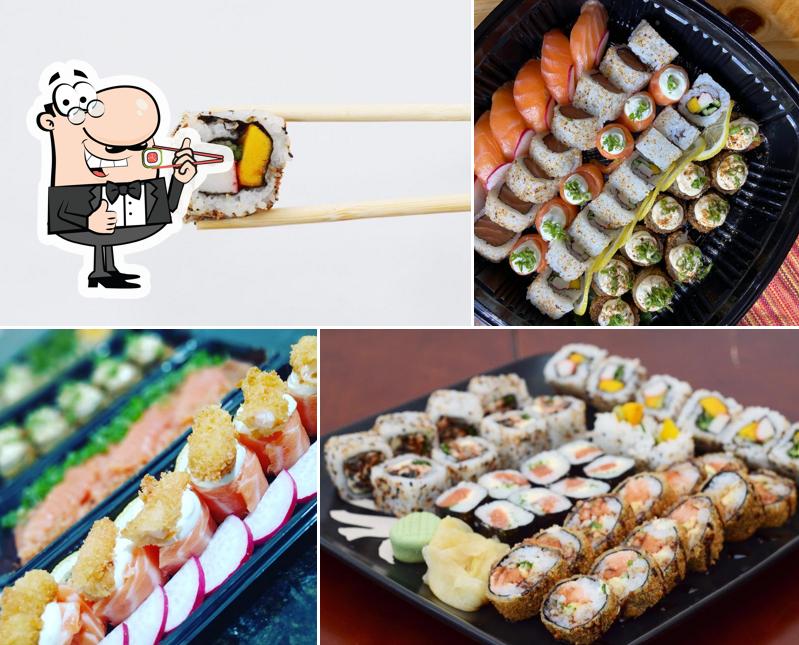 Rolos de sushi são servidos no Kampai Sushi Delivery