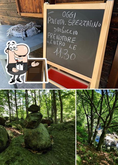 Questa è la immagine che mostra la esterno e lavagna di Poligono le Chamois Bar Trattoria
