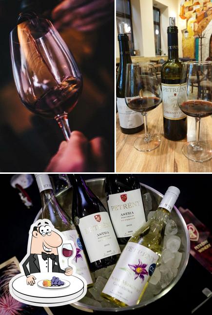 Приятно выпить бокал вина в "Petrény Wine Bank"