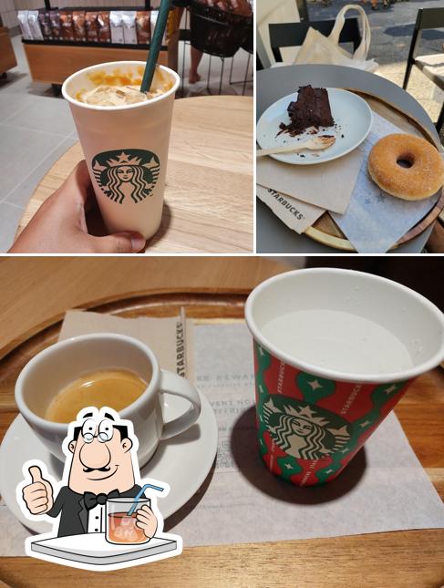 Estas son las fotos que muestran bebida y comida en Starbucks