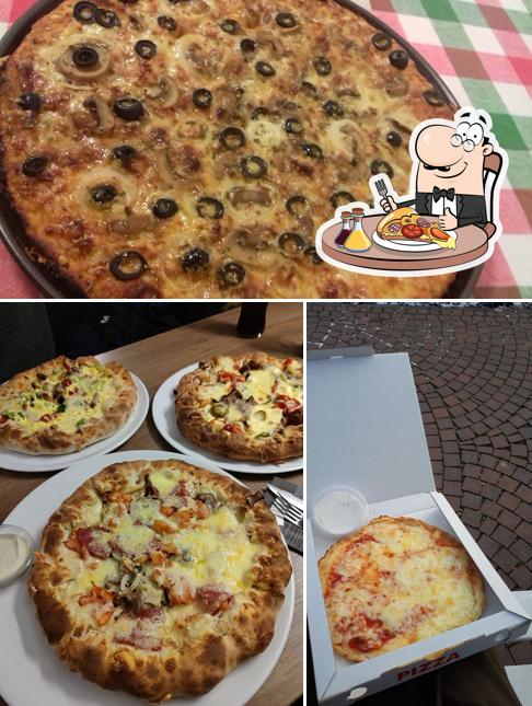 Bestellt diverse Arten von Pizza