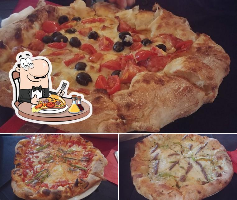 Scegli una pizza a Pizzeria La Meridiana