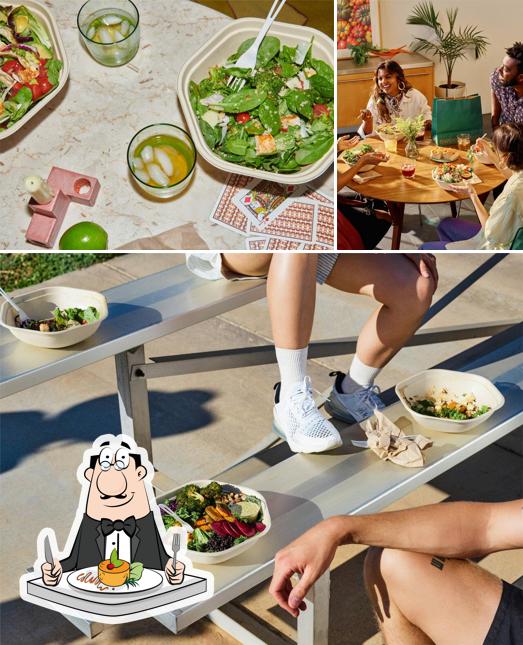 Estas son las imágenes donde puedes ver comida y interior en sweetgreen