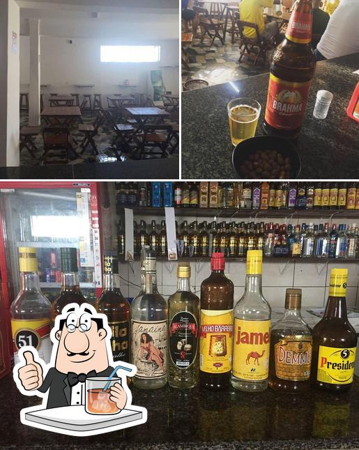 O Bar Do Branco se destaca pelo bebida e interior