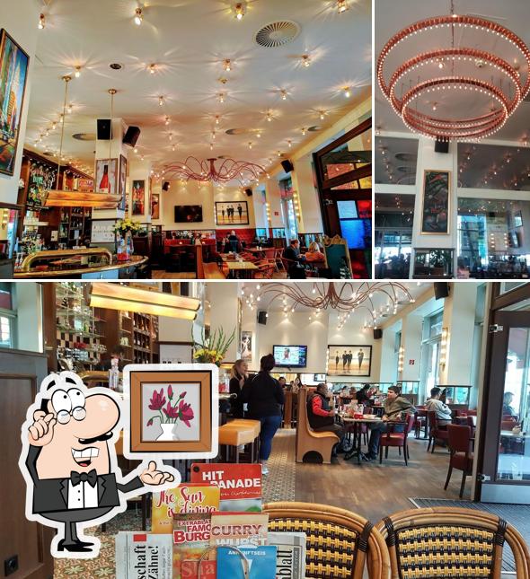 Installez-vous à l'une des tables de Cafe Extrablatt Lüdenscheid