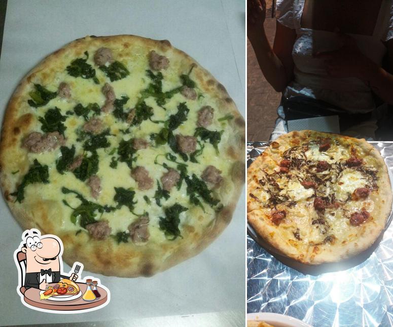 Scegli una pizza a Pizzeria "I Rustici dell'Etna"