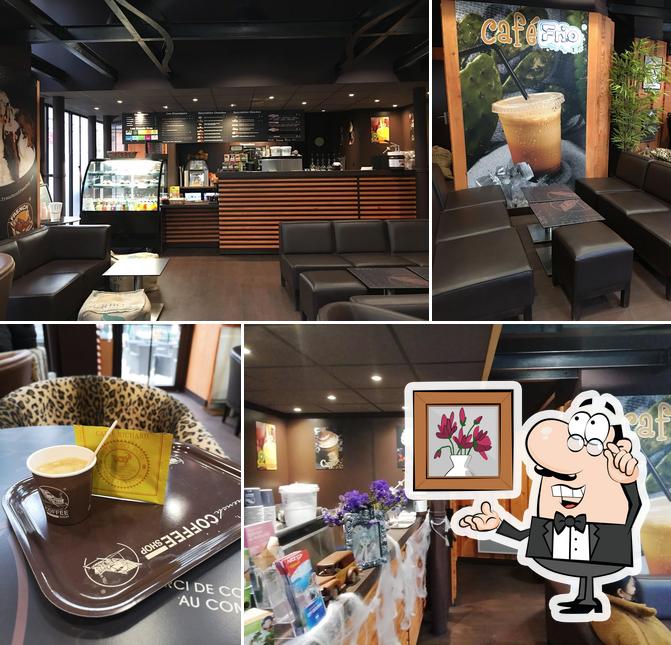 Installez-vous à l'une des tables de French Coffee Shop