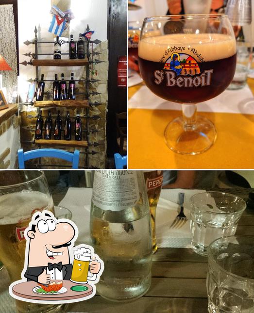 Puoi prenderti un rinfrescante bicchiere di birra chiara o scura