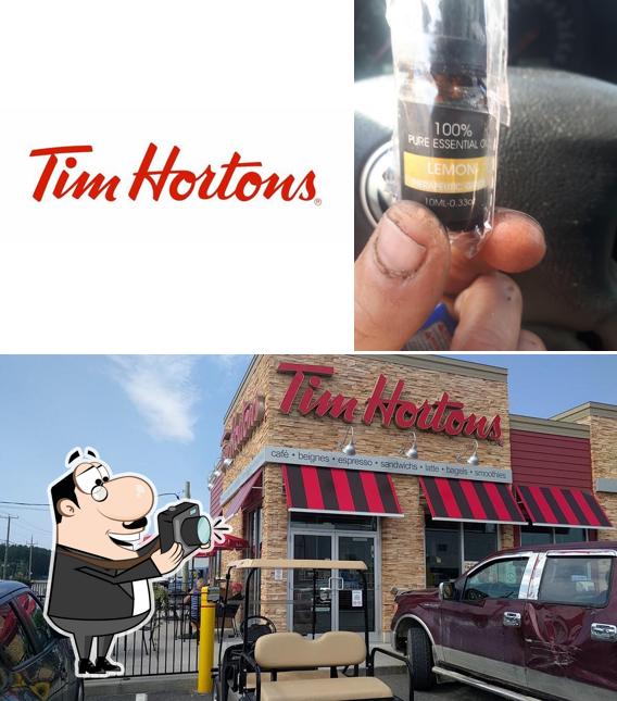 Regarder cette image de Tim Hortons