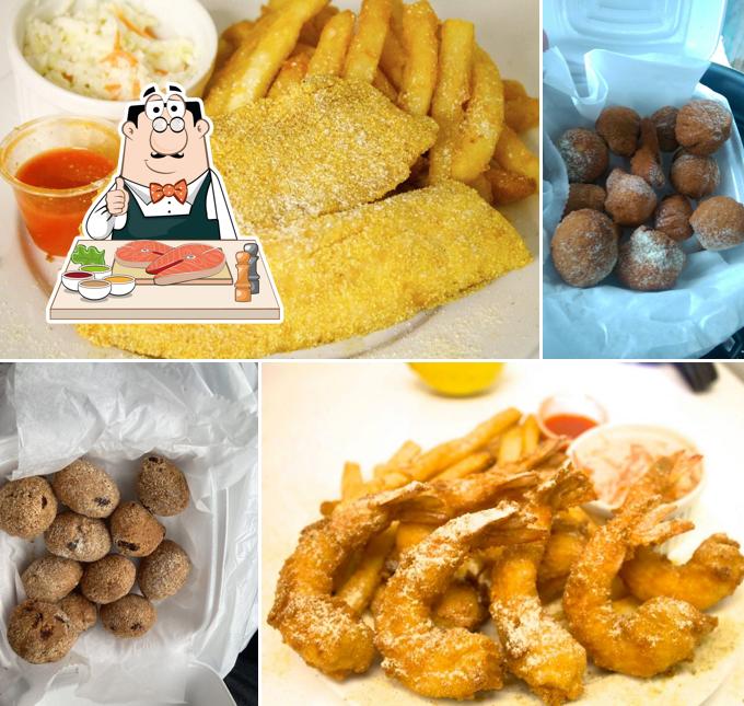 Hook Fish & Chicken Homewood, 6960 Fifth Ave in Pittsburgh