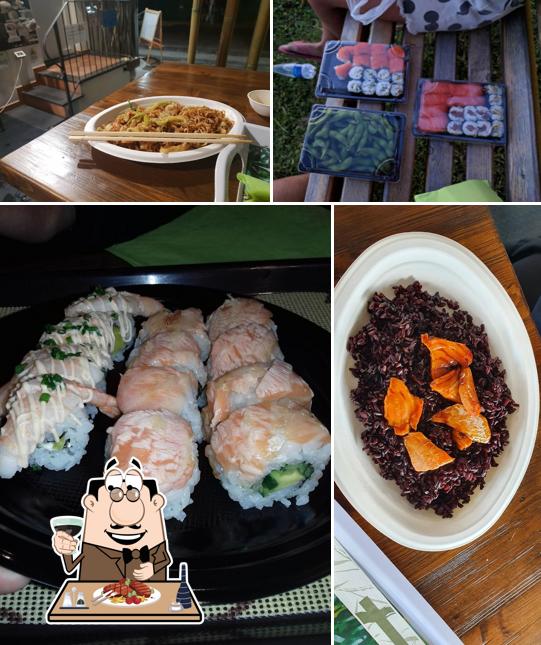 Ordina i un pasto a base di carne a Nu Pokē Sushi
