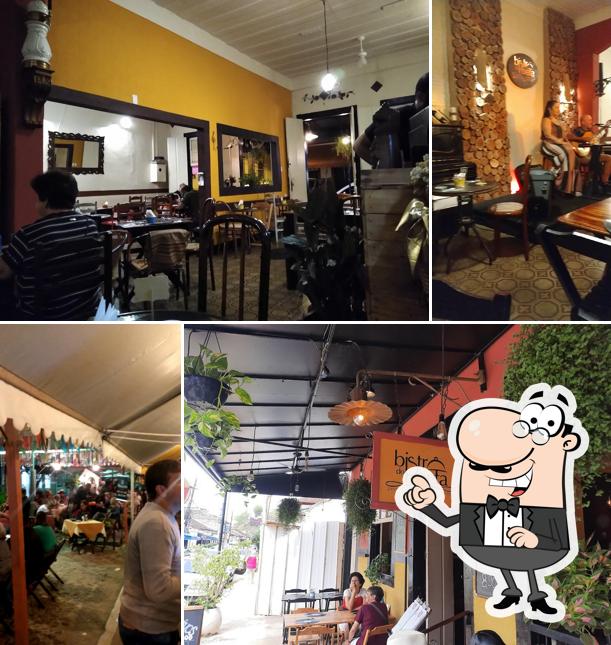 O interior do Bistrô do Poeta