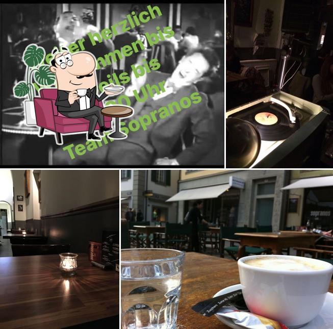 Dai un'occhiata agli interni di Sopranos Café