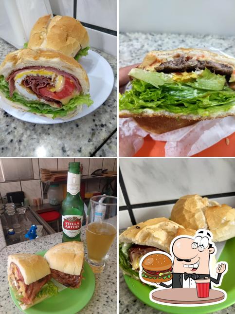 Delicie-se com um hambúrguer no Burger & Mortadela