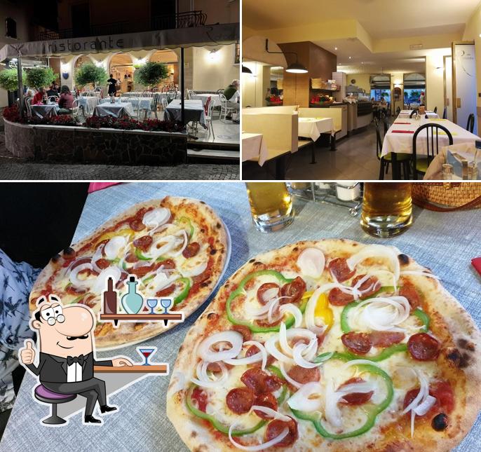 L’image de la intérieur et pizza de Pizzeria Alla Rotonda’s