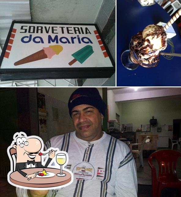 A Açaí & Sorveteria da Maria se destaca pelo comida e interior