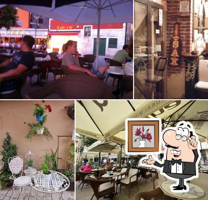 Siediti a un tavolo di Bar SAX