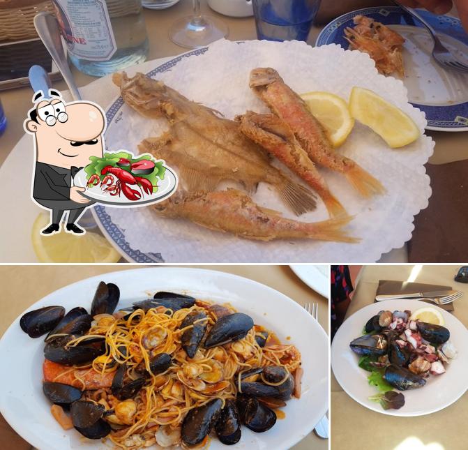 Scegli tra i vari prodotti di cucina di mare offerti a Ristorante di pesce La Bussola fronte MARE a Le GHIAIE Portoferraio ISOLA D'ELBA - Piatti TIPICI della tradizione ELBANA