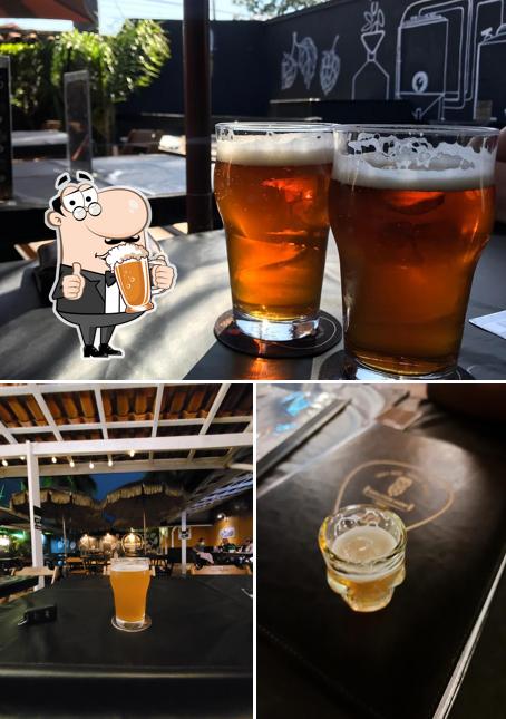 Golden Hop Beer Pub / Hamburgueria offerece uma seleção de cervejas