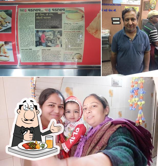 Food at Mumbai Snacks Best vadapav in Rajkot
