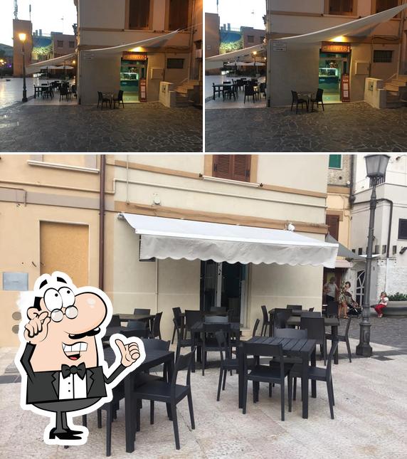 Dai un'occhiata agli interni di Pizzeria Bar Castello