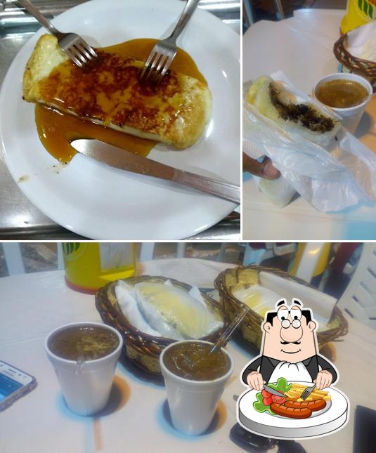 A comida e bebida do restaurante